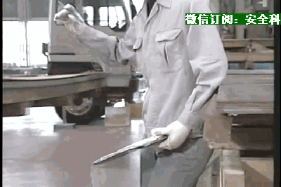 仅一秒，活人被卷入机器！机械伤害事故动图触目惊心...