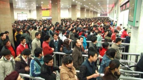 “五一”假期往返火车票已开售 各地中短途方向车票紧俏