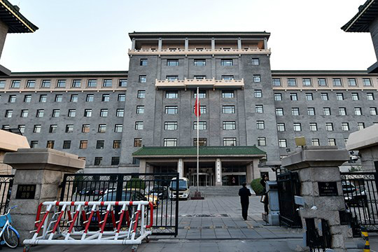 国家发改委:今年取消专用车、新能源汽车外资股比限制