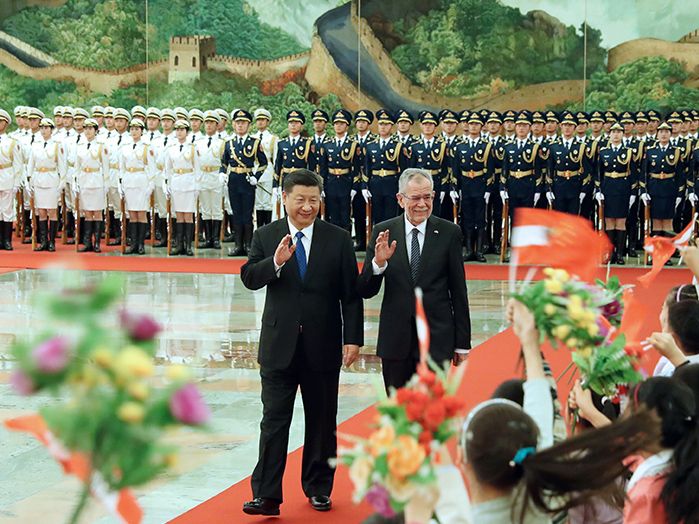 习近平同奥地利总统范德贝伦举行会谈
