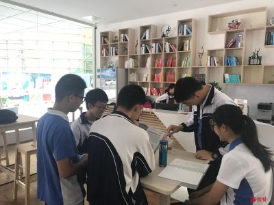 深圳这所学校的书吧不一样，“高管”都是学生！