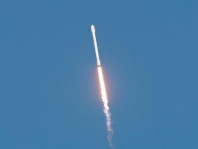 猎鹰9号火箭载重力测量和气候实验卫星发射升空