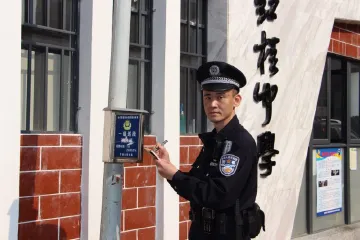 林松潮：洪围社区的“十号球员”