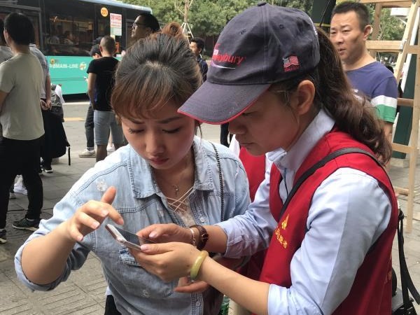 这个五一假期，你坐公车时遇到他们了吗？
