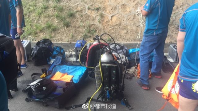 视频 | 空姐被害案续：嫌犯跳桥地点确定，救援队员开始搜索
