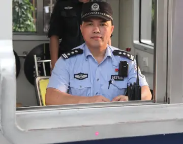 林进栋：华强北步行街的平安守望者