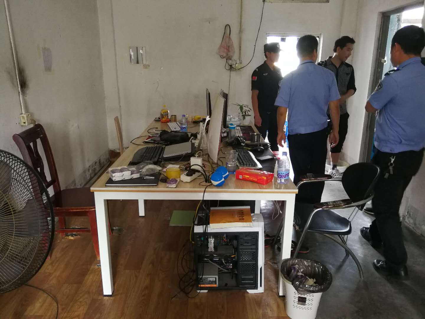 燕罗网格员协助警方抓获3名网络诈骗犯罪嫌疑人
