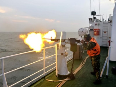 舰载30炮威力猛 广东海警这场海上实弹射演练“火到爆” 