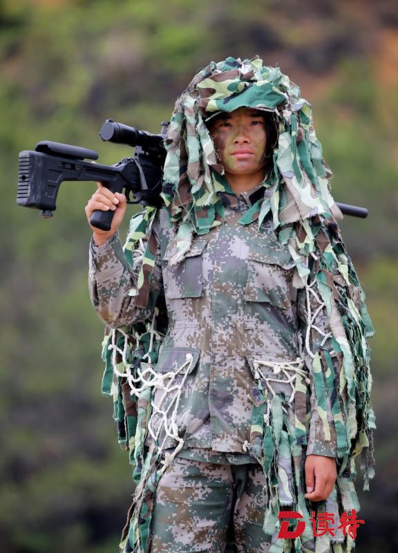 枪王竟然是个小丫  ——记驻香港部队某合成旅狙击手杨茜