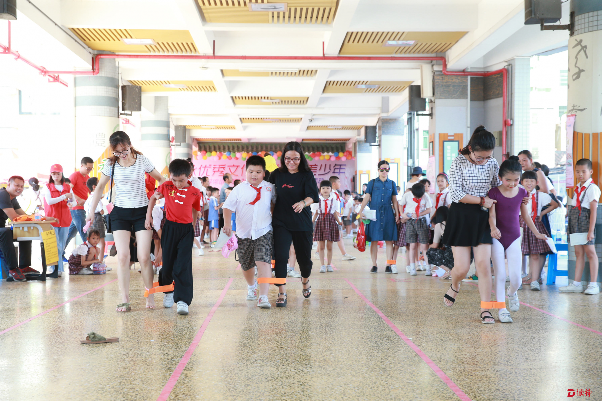 争当最美少年  光明新区爱华小学多彩活动欢庆“六一”