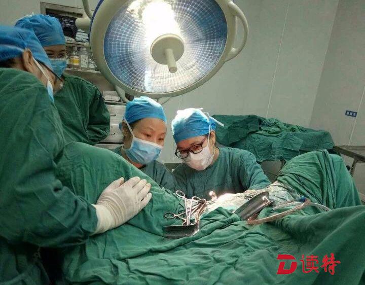 深圳妇科专家在广西扶贫施“妙手”，重病妇女获救治