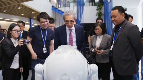 快来看！泰国副总理在深圳的“人机互动”