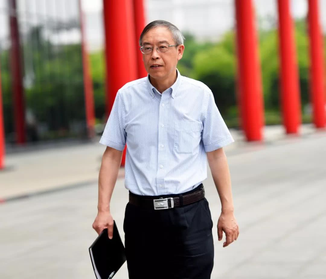 新提拔副局级给女儿写了一封信，三句话道尽人生所感