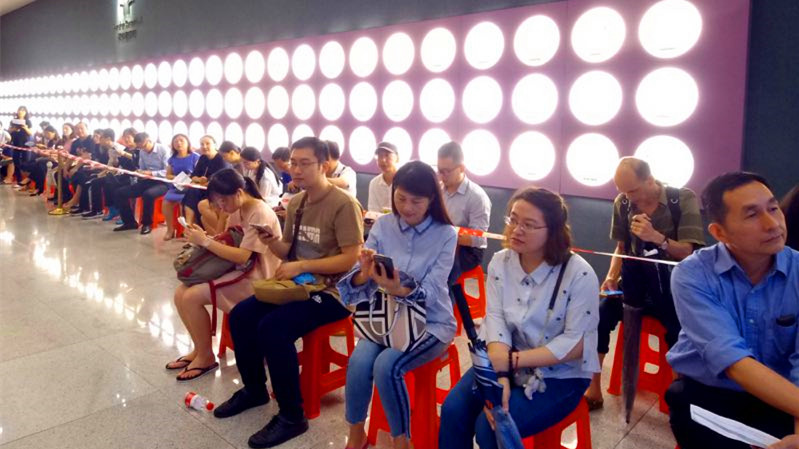 顶风冒雨！这场国际顶级音乐会吸引乐迷通宵排队抢票