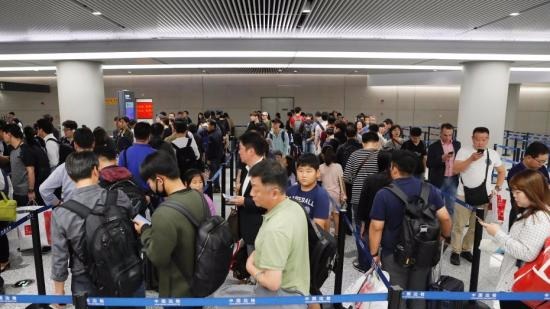 18日起，中国公民出入境通关排队将不超30分钟