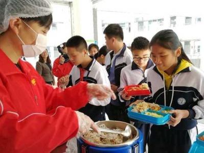 深圳提出3年基本实现有需求学生校内午餐午休  