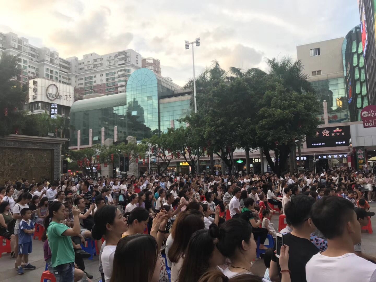 一起听好歌！“老街文化之2018民谣东门”周五唱响