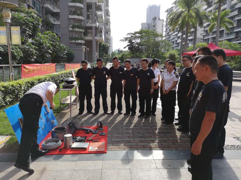 龙城街道黄阁坑社区举行安全生产月宣传活动