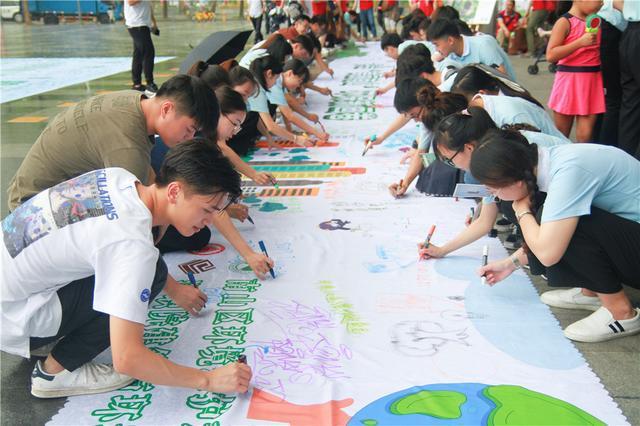 深职院学子参加南山区“世界环境日”大型宣传活动