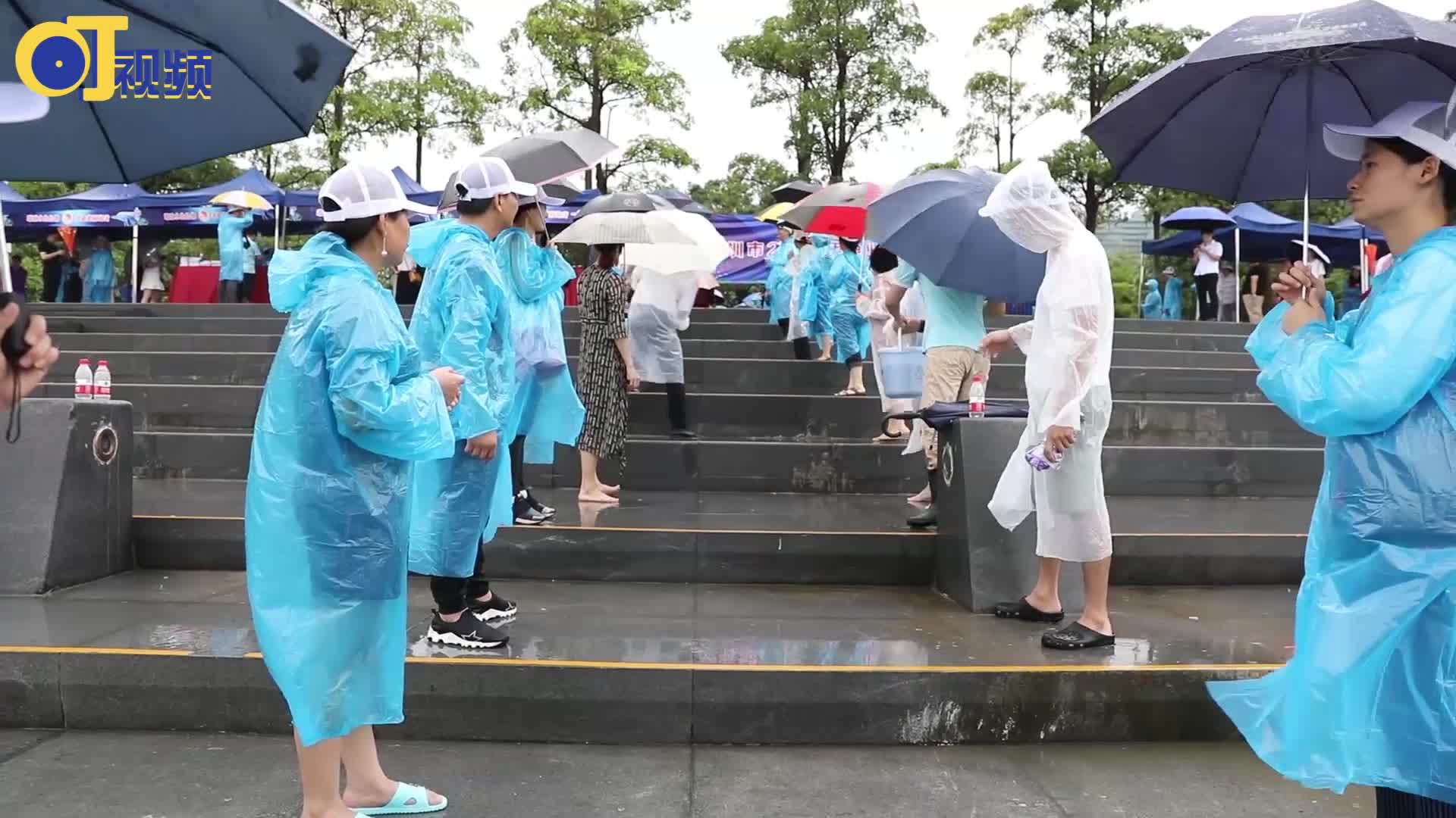 叮视频 | 冒着雨，他们来到深圳湾做了这件事……