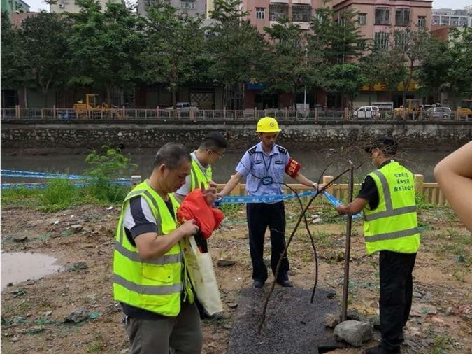 宝安386名网格员冒雨巡查 紧急消除2处安全隐患