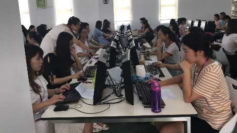 视频探秘中考阅卷现场：“四评制” 确保阅卷客观公正