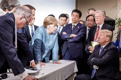 G7峰会不欢而散，各国“斗图”争抢C位