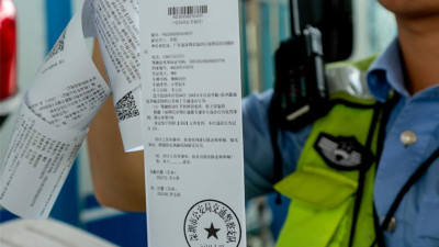 今天，深圳944名司机因为开车打手机吃了罚单