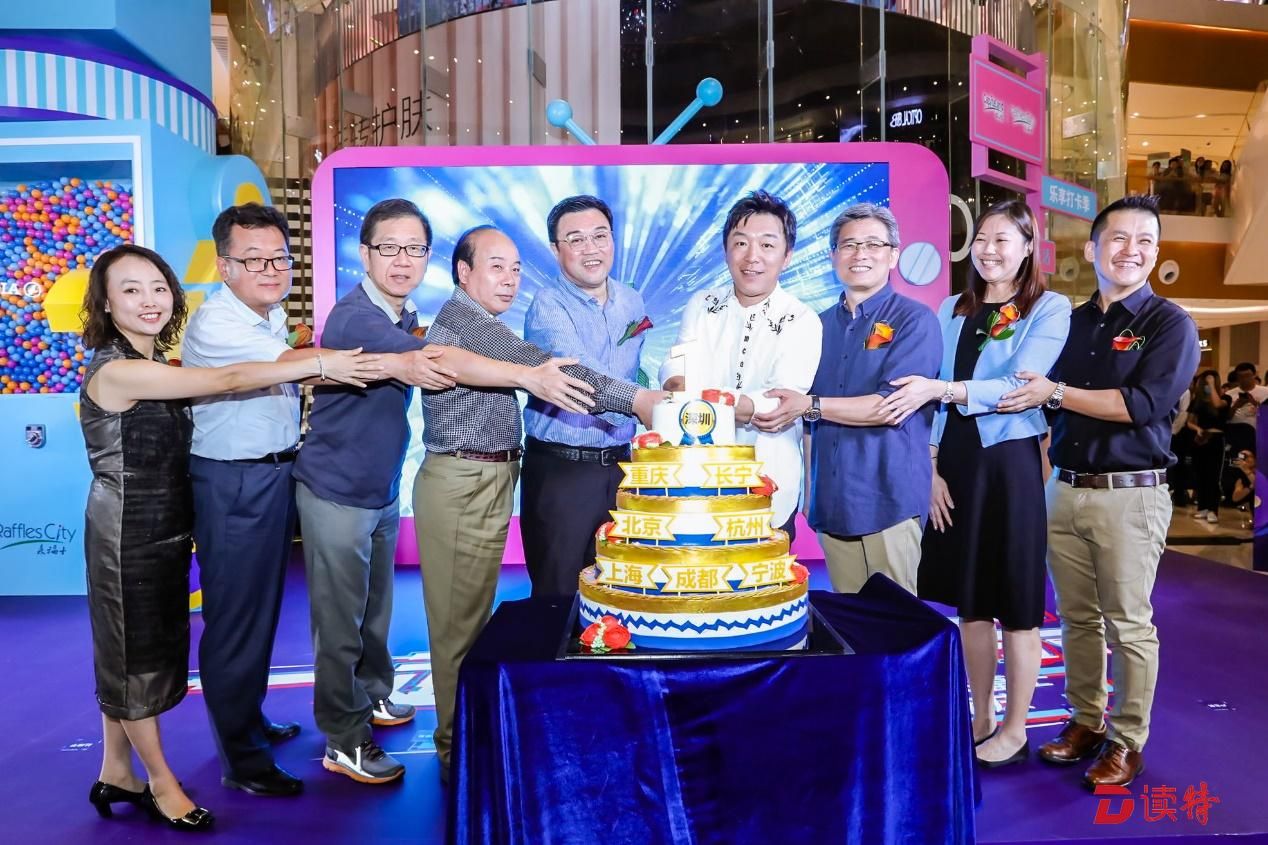黄渤参加深圳来福士“好戏之夜” 为凯德“乐享打卡季”助威