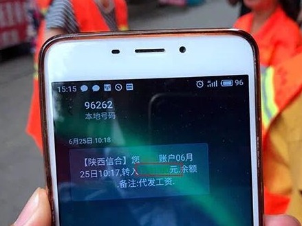 环卫工月薪2600，因烟头被罚900?考核管理办法已被叫停