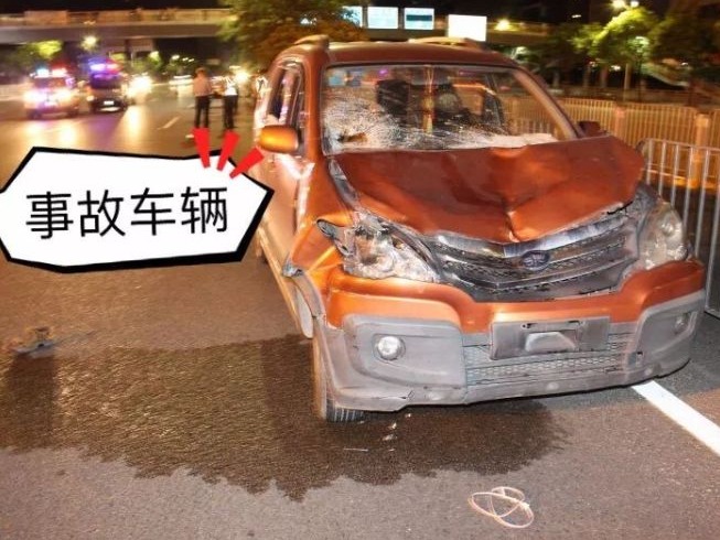 触目惊心！订婚情侣手牵手横穿马路被撞飞