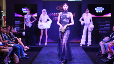 火爆！深圳内衣品牌在纽约国际展上演时尚大秀