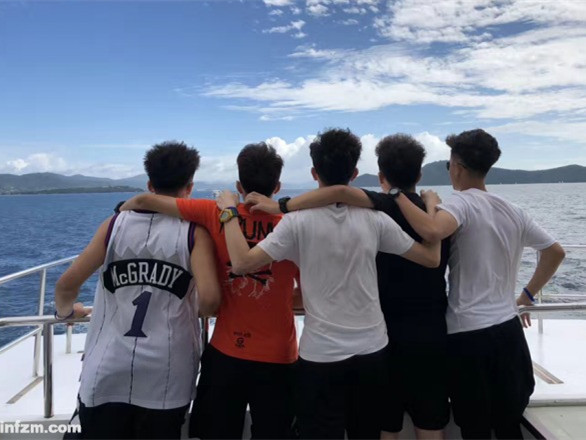普吉沉船：高中毕业旅行，四个男孩“丢”了一个同伴