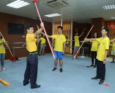 忒好玩！百余名华裔青少年到东莞道滘“耍花枪”