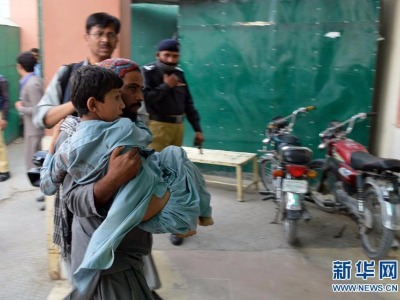 巴基斯坦一集会现场遭袭死亡人数升至128人 