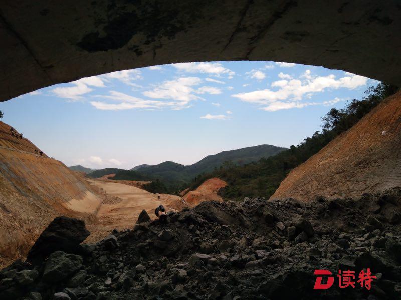 兴汕高速汕尾段最后一座隧道贯通，预计2019年底建成通车