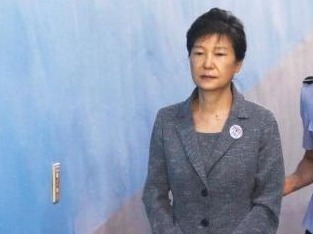 被判24年后，朴槿惠又因国情院受贿等两案获刑8年