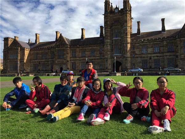 全班只有儿子没出过国！妈妈花三月工资送小孩去游学