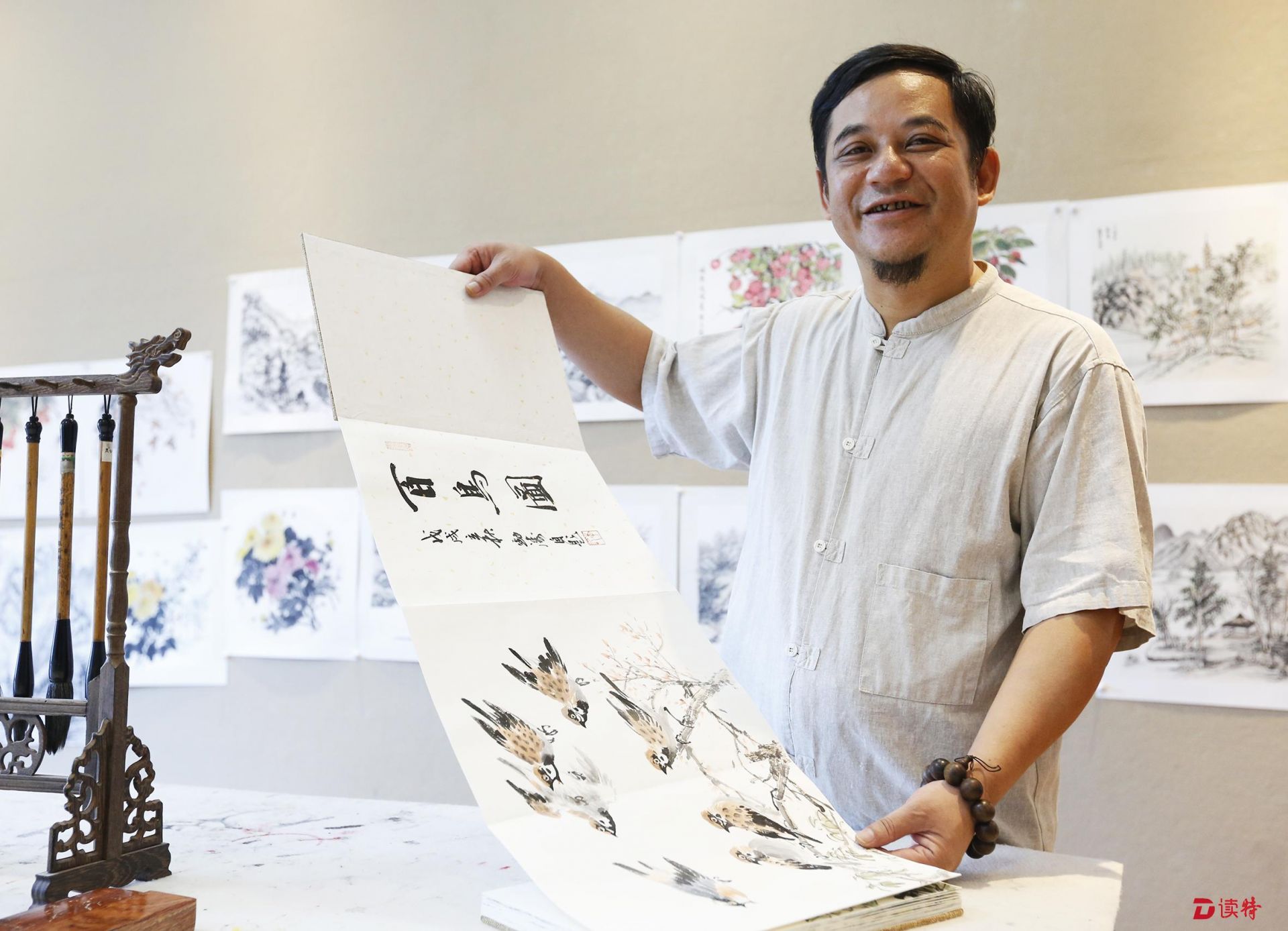 东莞画家李劲涛创作5米《百鸟图》
