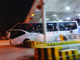 9月1日起,深圳交警将对违规上路“红眼客车”罚款300元记3分