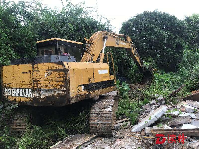 强力攻坚 坪山冒雨拆除饮用水水源一级保护区6处违建