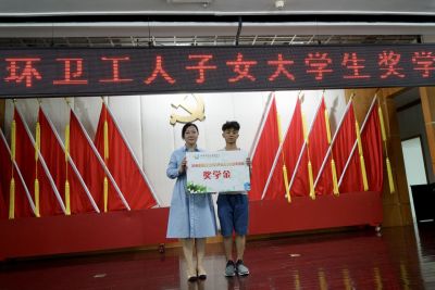 叮视频 | 恭喜！129名深圳环卫工子女考上大学，还领到奖学金