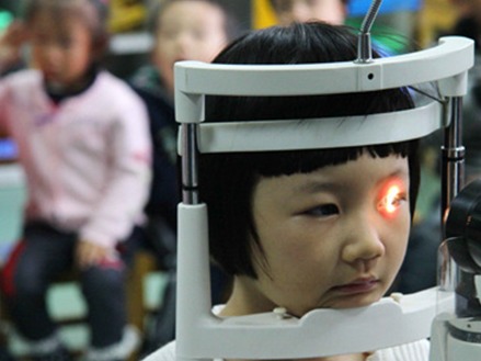 近视率拟纳入政府考核指标：2030年小学近视率降到38%