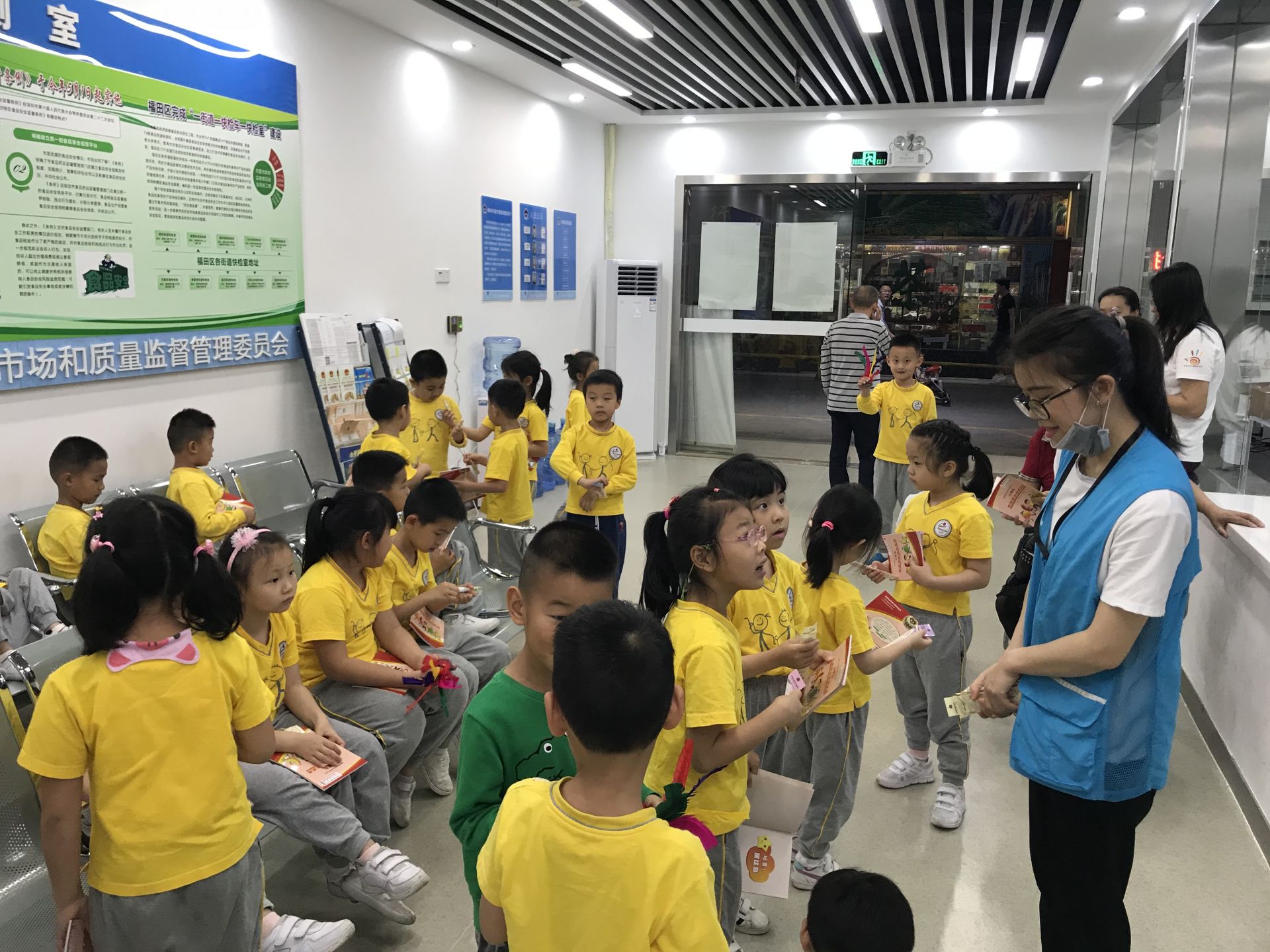 聚焦食品安全“一街一车一室”|买个菜就能在家门口免费检测
