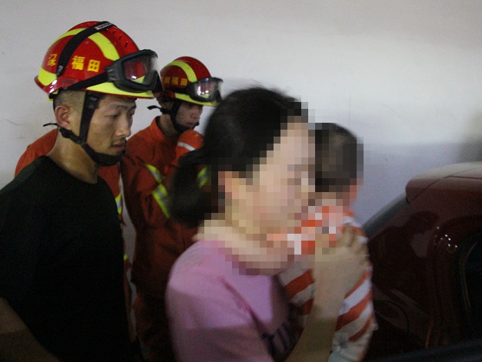 高温天1岁宝宝被反锁车内半小时，母亲情绪当场失控……
