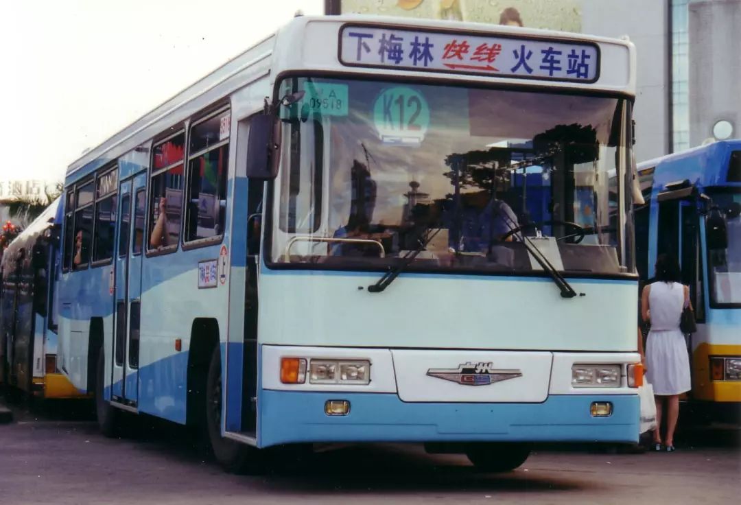 2000年公交车图片