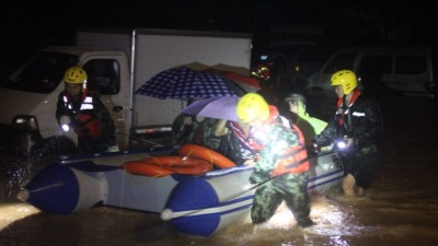 深圳消防一夜无眠！暴雨中解救224名被困人员