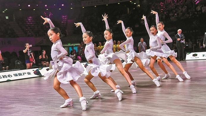顶级国际摩登舞拉丁舞大赛在龙岗大运中心登场