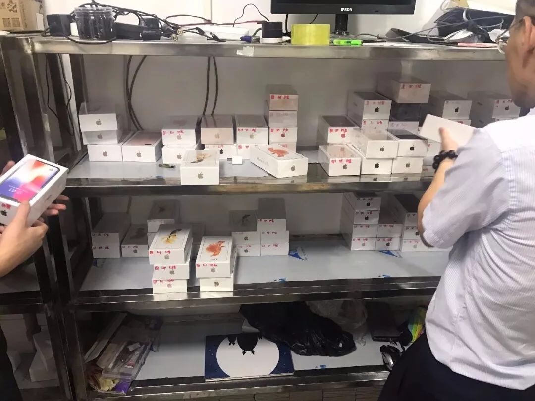 宝安沙井一假冒苹果手机窝点被端，啥机型都有……