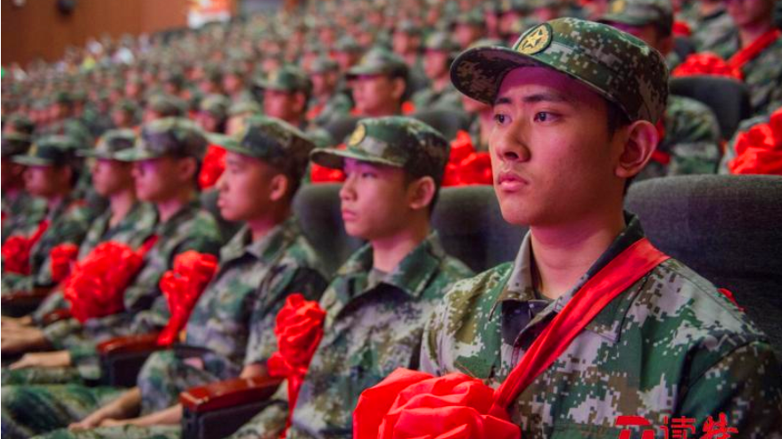 深圳举行新兵入伍欢送大会 逾千名新兵踏上军旅生涯